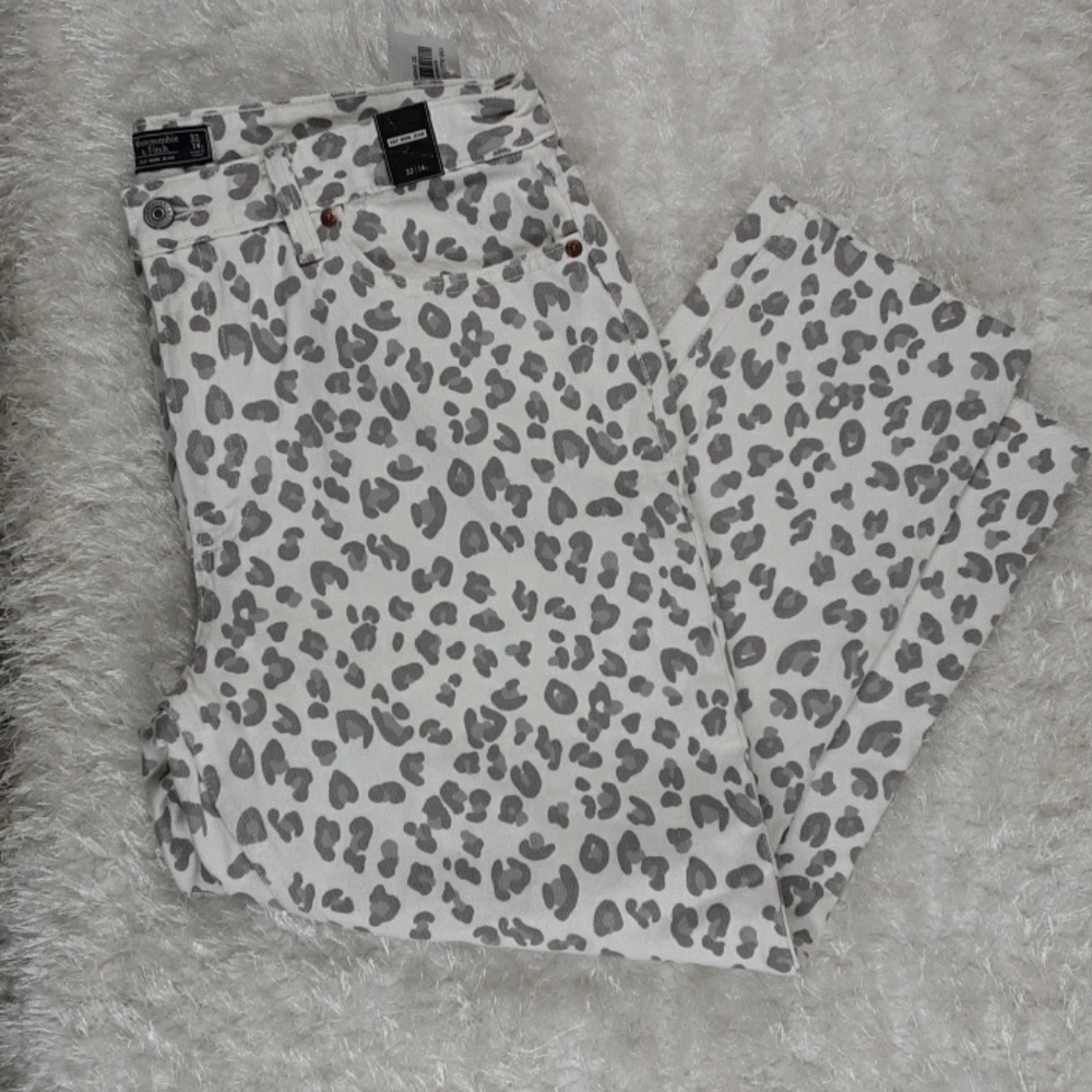 NWT Abercrombie & Fitch Cropped Mom Jeans